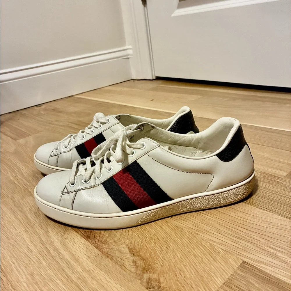 Gucci Men's White Sneakers with Black and Red Stripes - Picture 1 of 7